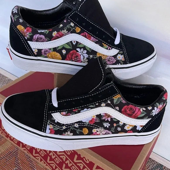 Vans WMNS Old Skool
(Lux Floral) Digi Floral/
VN0A38G1U5H
Sneakers - Picture 10 of 16